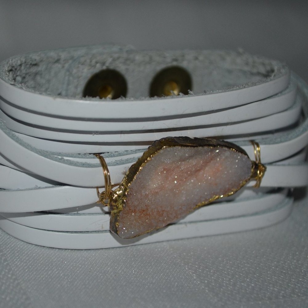 Beautiful MGD Mindy Gold Designs Handmade White Leather Pink Druzy Bracelet - Picture 2 of 7